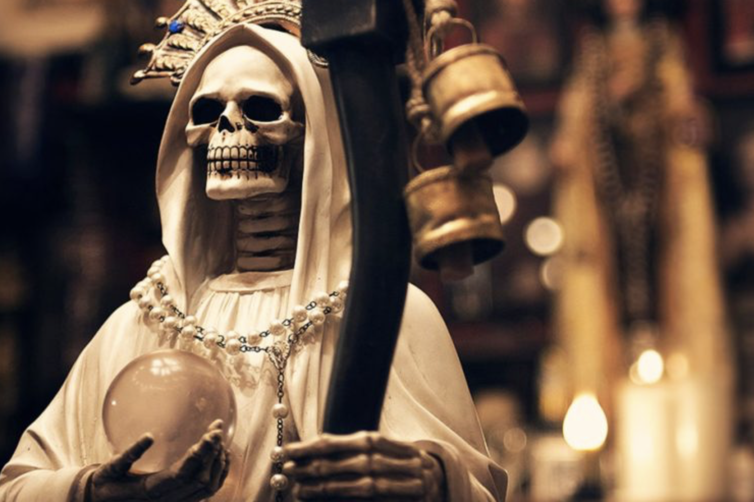 pactos con la santa muerte